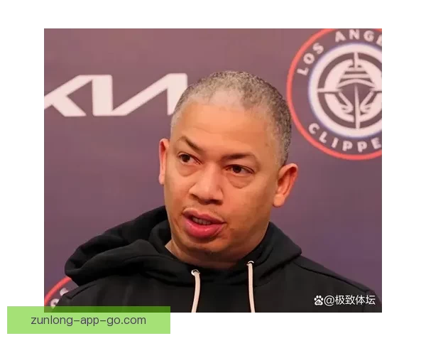 泰伦卢表示只要继续执教快船 就会保障邓恩合同 泰伦卢表示只要继续执教快船 就会保障邓恩合同